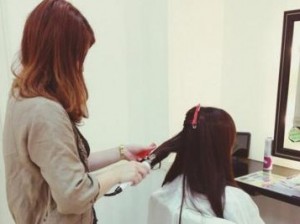 キャバクラの体入前にヘアメイク